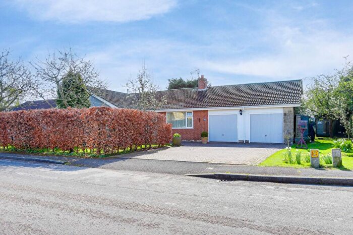 3 Bedroom Detached Bungalow For Sale In Lime Tree Gardens, Lowdham, NG14