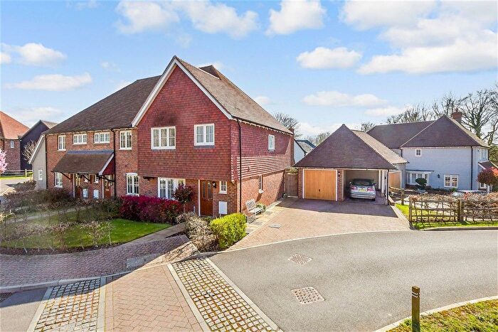 3 Bedroom End Terrace House For Sale In Hawthornden Grove, Yalding, Maidstone, Kent, ME18