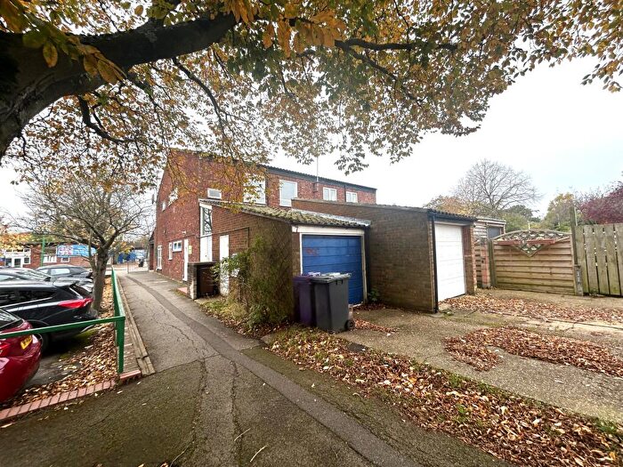 2 Bedroom Maisonette To Rent In Lordship Centre, Letchworth Garden City, SG6