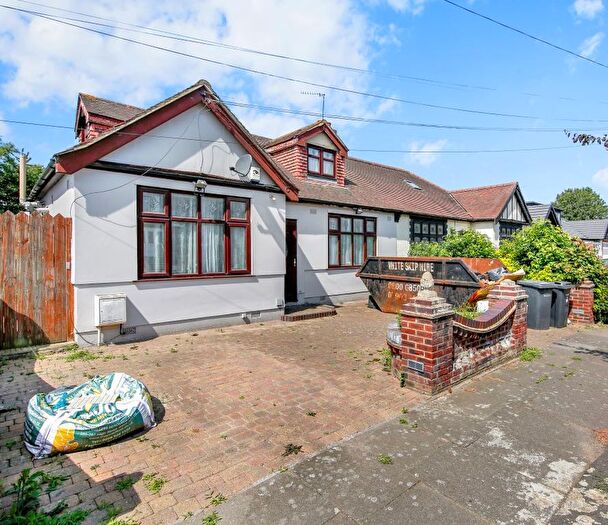 6 Bedroom Bungalow For Sale In Wanstead Park Road, Ilford, Essex, IG1