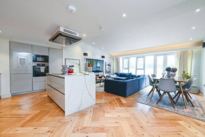 2 Bedroom Flat To Rent In Mansfield Mews, Marylebone, London, W1G