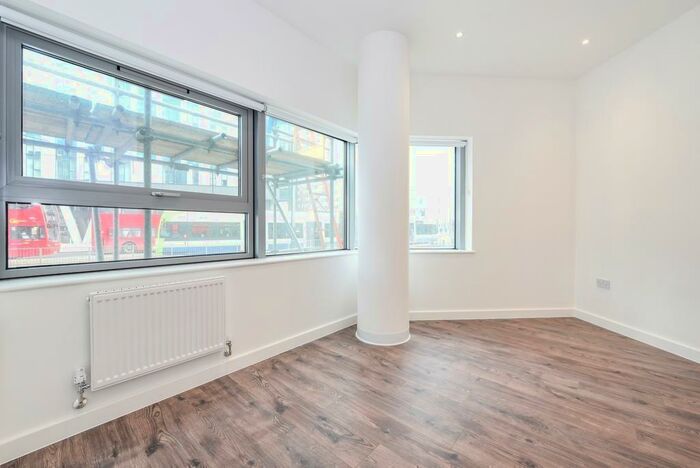 Flat To Rent In Wellesley Road, Croydon, Surrey, CR0