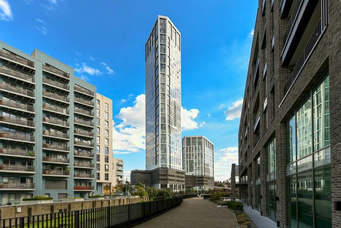 2 Bedroom Flat To Rent In High Street, London, E15
