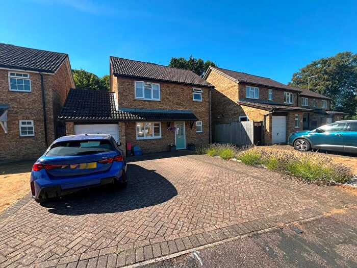3 Bedroom Detached House For Sale In Petworth Close, Bragbury End, Stevenage, SG2