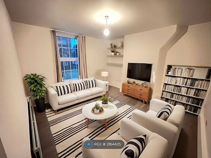 3 Bedroom Flat To Rent In Cranbrook House, London, E5
