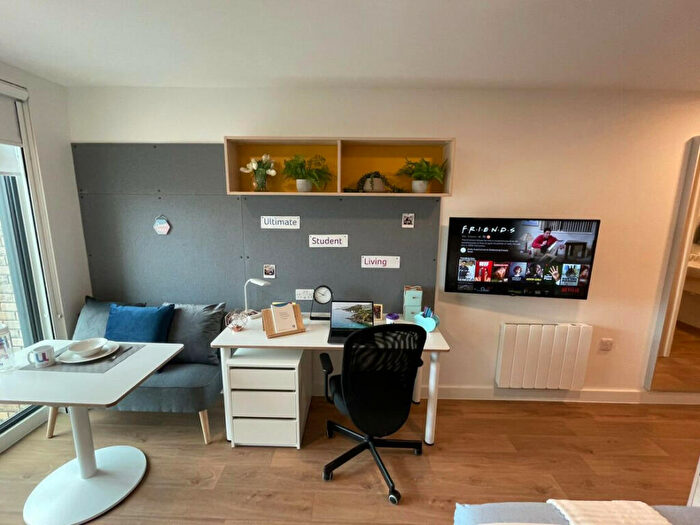 1 Bedroom Private Hall To Rent In High Street, Southampton, SO14