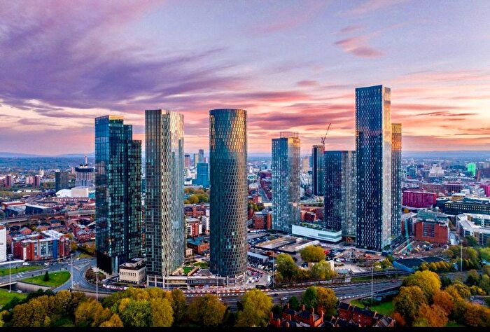 3 Bedroom Flat To Rent In Thr, Silversroft, Manchester, M15