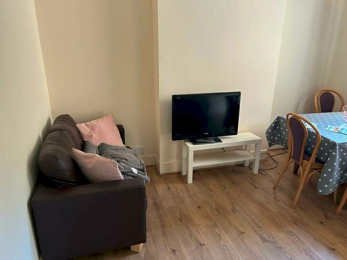 4 Bedroom End Of Terrace House To Rent In Clapham Terrace, Leamington Spa, Warwickshire, CV31