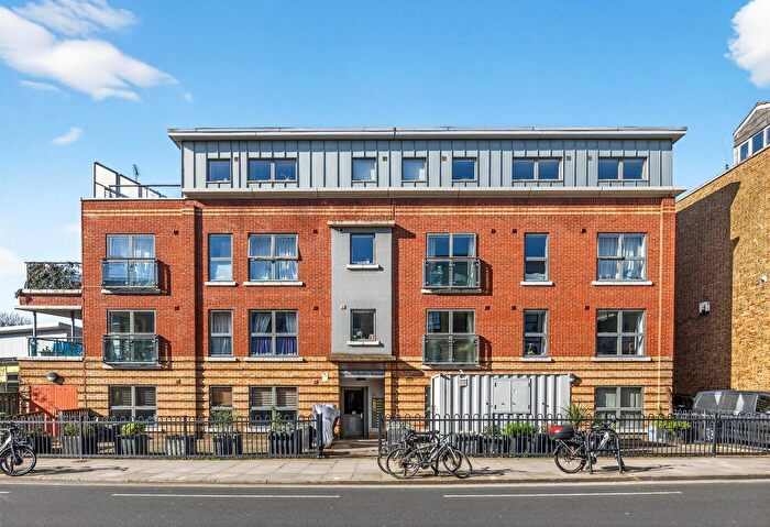 2 Bedroom Flat For Sale In Lillie Road, London, SW6