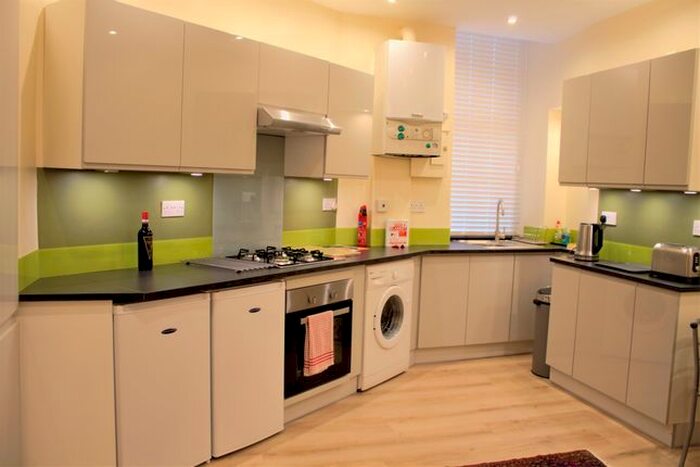 2 Bedroom Flat To Rent In Sciennes House Place, Edinburgh, EH9