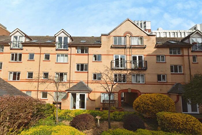 2 Bedroom Flat For Sale In Ferry Street, Bristol, BS1