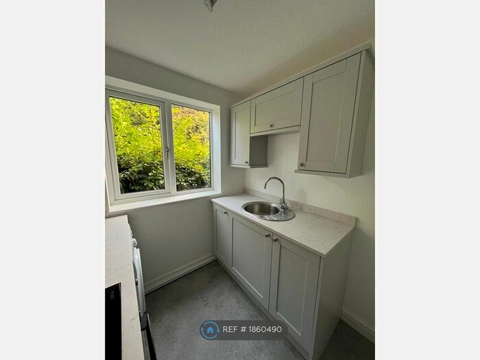 Studio To Rent In Brackenwood Mews, Wilmslow, SK9