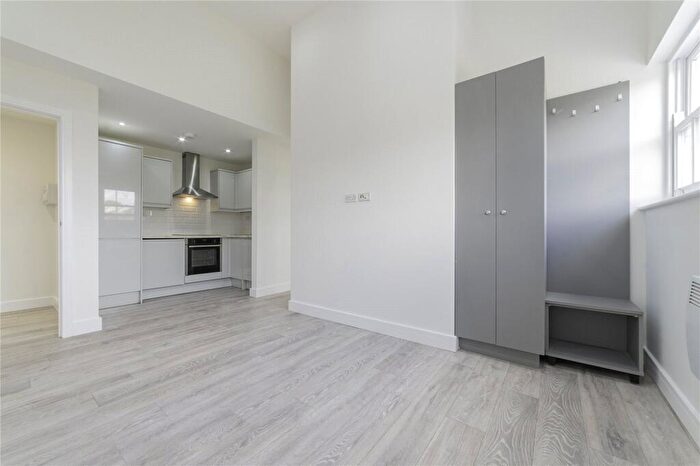 Apartment To Rent In High Street, High Barnet, Hertfordshire, EN5