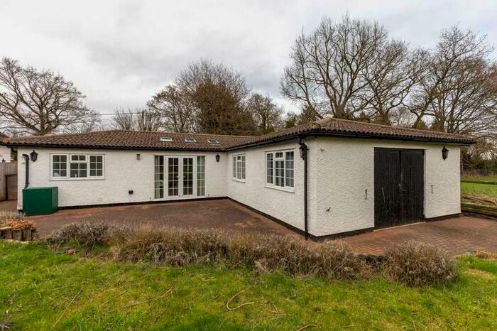 2 Bedroom Detached Bungalow To Rent In Hog Lane, Ashley Green, HP5