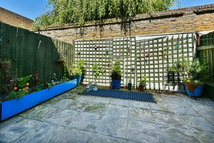 1 Bedroom Flat To Rent In Amey Hill House, Barnsbury Street, N1