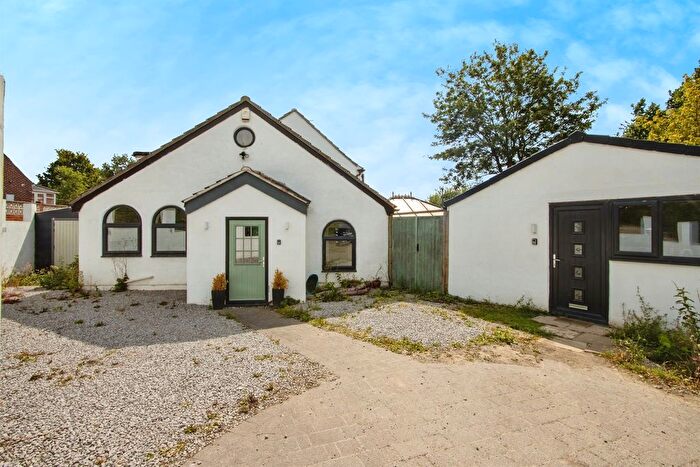 4 Bedroom Semi-Detached House For Sale In The Common, South Hiendley, Barnsley, S72