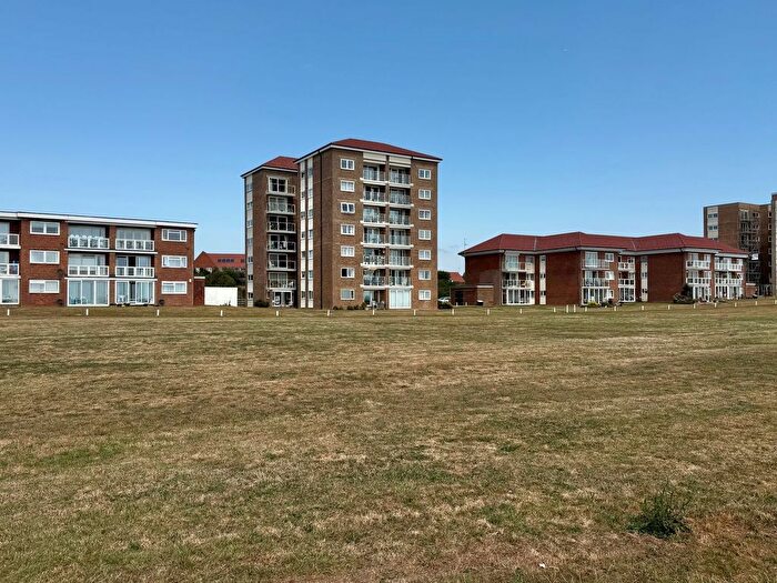 2 Bedroom Flat For Sale In Sutton Place, Bexhill On Sea, TN40
