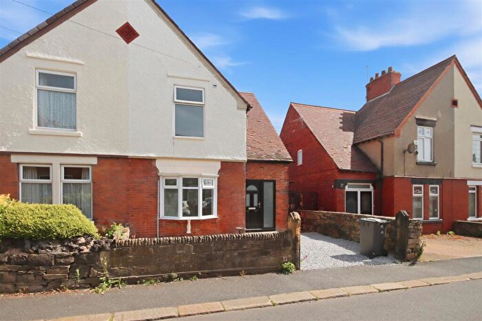 3 Bedroom Semi-Detached House For Sale In Vincent Crescent, Chesterfield, S40