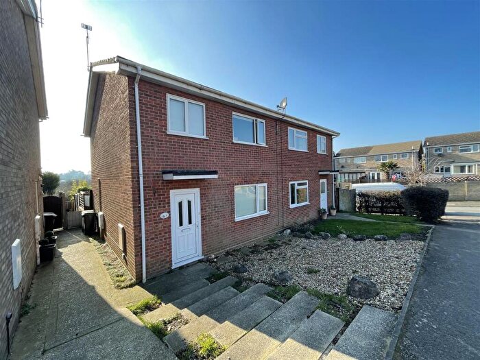 3 Bedroom Semi Detached House For Sale In Elizabeth Way, Stowmarket, IP14