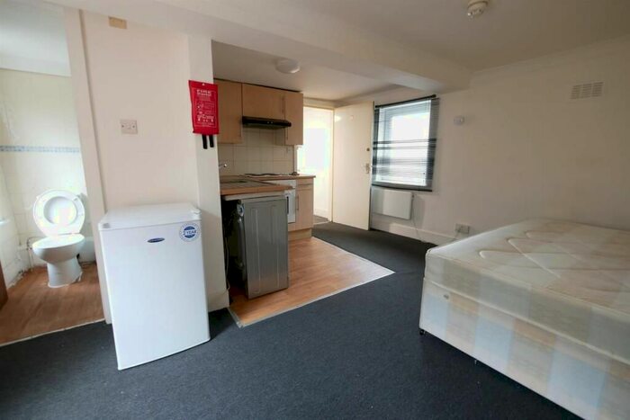 Studio To Rent In Cranbrook Park, Wood Green, N22
