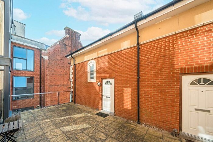 2 Bedroom Flat For Sale In Victoria Road, Surbiton, KT6