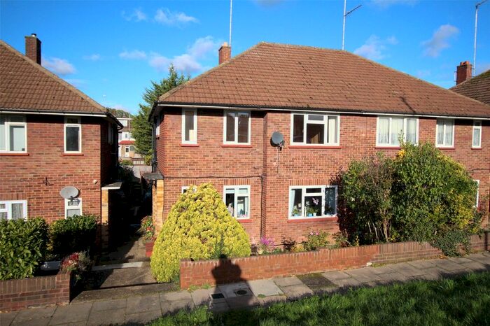 2 Bedroom Maisonette To Rent In The Vale, London, N14