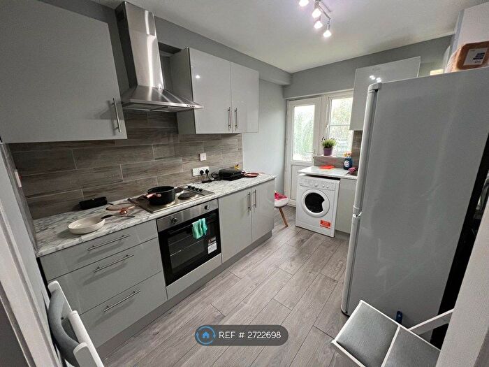 2 Bedroom Flat To Rent In College Road, Harrow Weald, Harrow, HA3