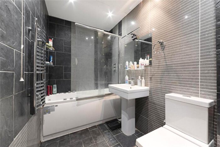 2 Bedroom Apartment To Rent In Wheat Sheaf Close, London, E14