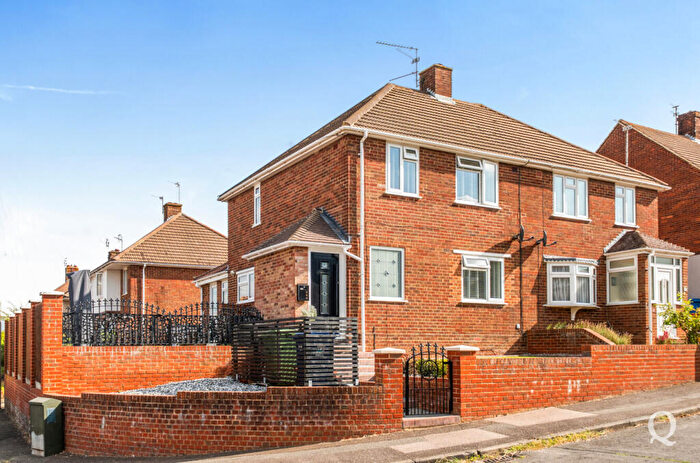 3 Bedroom Semi Detached House For Sale In Gaze Hill Avenue, Sittingbourne, Kent, ME10
