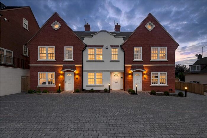 4 Bedroom End Of Terrace House To Rent In Kingsway, Chalfont St. Peter, Gerrards Cross, SL9