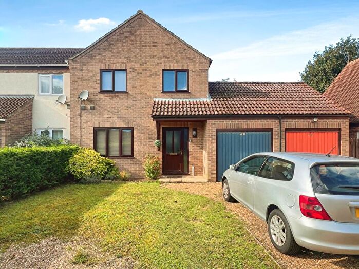 3 Bedroom Semi-Detached House To Rent In Hawthorn Walk, Beck Row, IP28