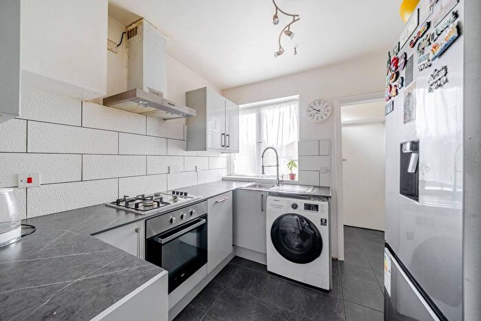 2 Bedroom Maisonette For Sale In Whitton Avenue West, Sudbury, Northolt, UB5