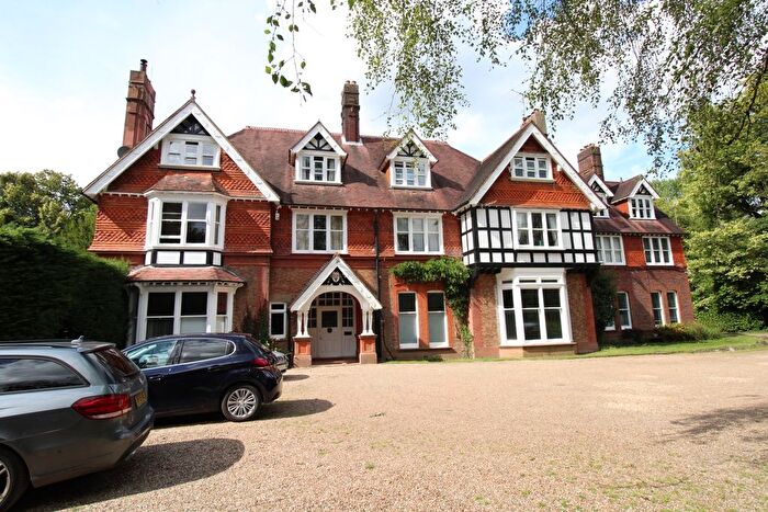 2 Bedroom Flat To Rent In Reigate, Surrey, RH2