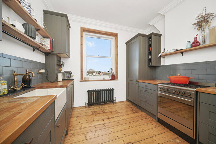 2 Bedroom Apartment For Sale In Northumberland Mansions, Lower Clapton, E5