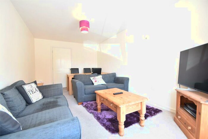 2 Bedroom Apartment To Rent In Waters Reach, Blackamoor Lane, Maidenhead, Berkshire, SL6