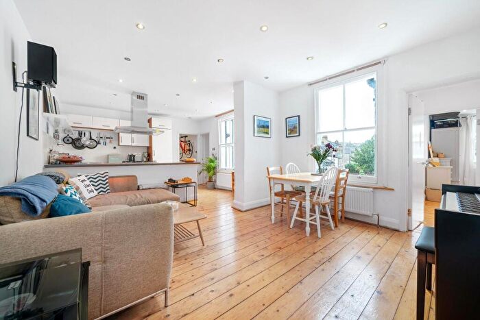 2 Bedroom Flat For Sale In Norwood Road, SE24