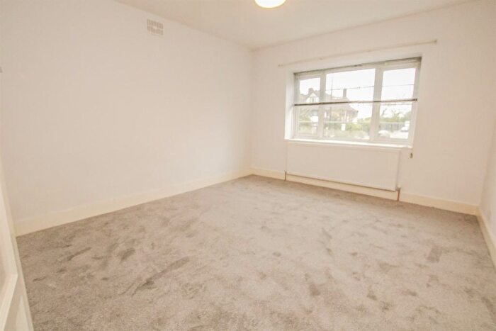 2 Bedroom Flat To Rent In Doran Manor, Great North Road, East Finchley, N2