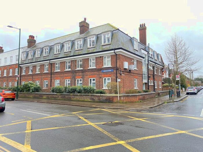 2 Bedroom Flat To Rent In Mortlake High Street, London, SW14