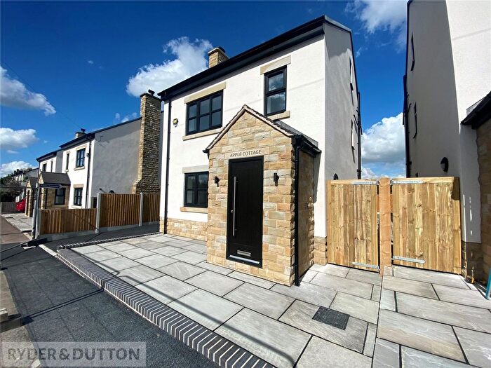 3 Bedroom Detached House To Rent In Shaw Road, Thornham, Rochdale, OL16