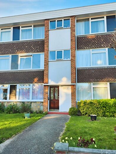 2 Bedroom Flat To Rent In Barton Meadows, Barkingside, Ilford, IG6