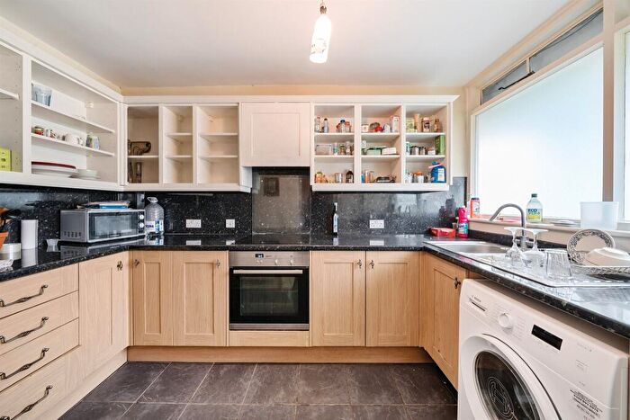 2 Bedroom Flat For Sale In Brandon Estate, London, SE17