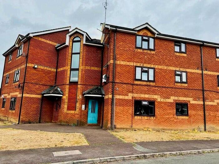 2 Bedroom Flat To Rent In Lerwick Drive, Stoke Poges, Slough, SL1