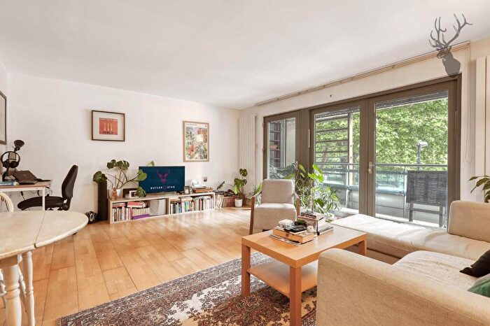 2 Bedroom Apartment To Rent In Mile End Road, Whitechapel, E1