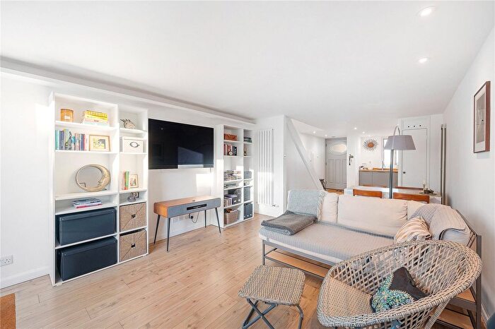 3 Bedroom Flat For Sale In Sunbury Lane, London, SW11