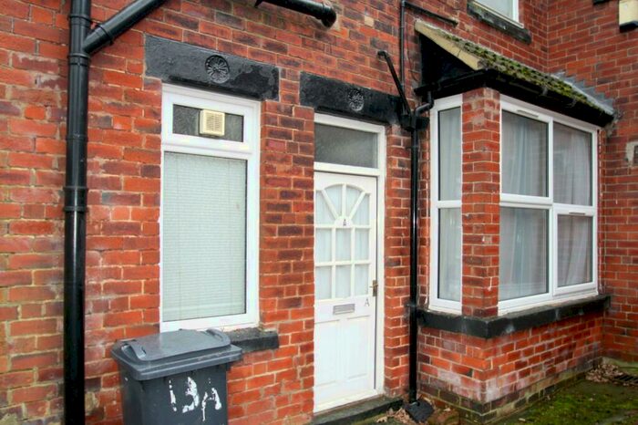 1 Bedroom Flat To Rent In Roundhay Place, Leeds, West Yorkshire, Uk, LS8