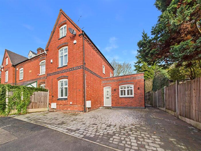 3 Bedroom End Of Terrace House For Sale In South Avenue, Stoke Park, Coventry, CV2