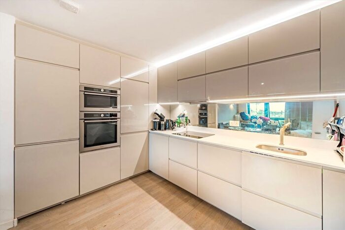 2 Bedroom Flat To Rent In Garfield Road, Wimbledon, SW19