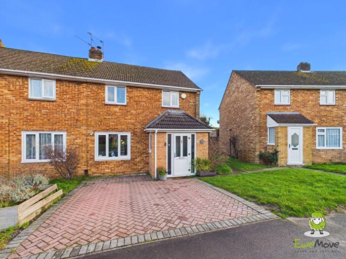 2 Bedroom Semi-Detached House For Sale In Scotney Road, Basingstoke, Hampshire, RG21