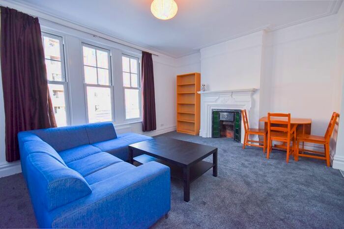 3 Bedroom Flat To Rent In Balham Hill, London, SW12