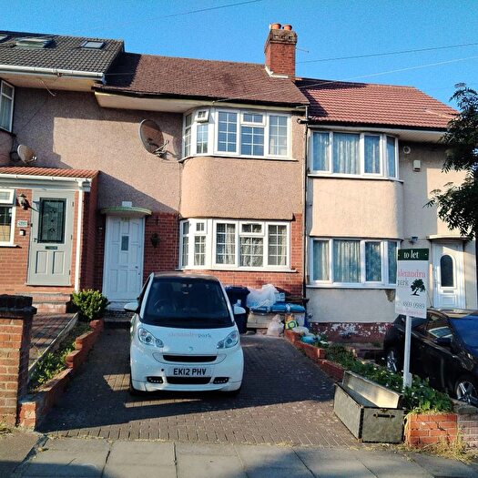 2 Bedroom Terraced House To Rent In Northolt, UB5